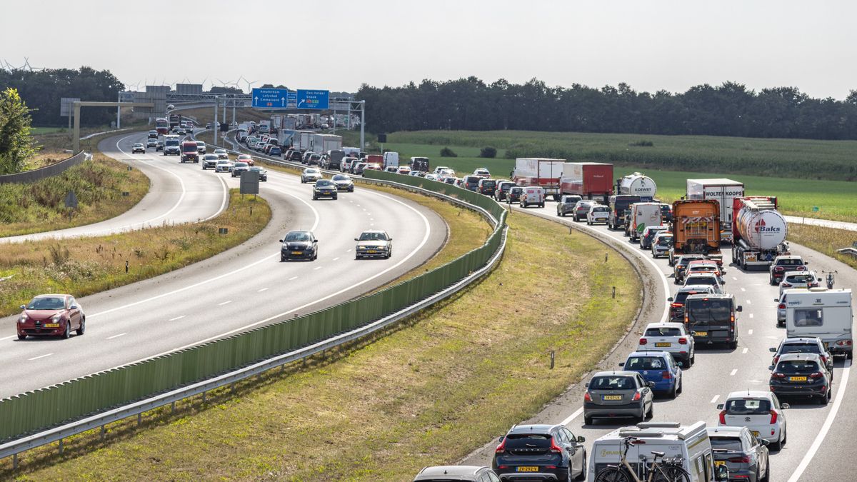 Verkeer tussen Joure en Lemmer heeft vastgestaan na ongeluk op Scharsterrijnbrug