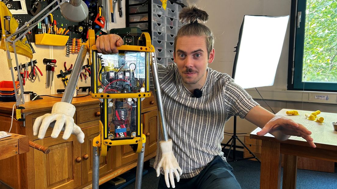 Daniel Simu en robot Robin