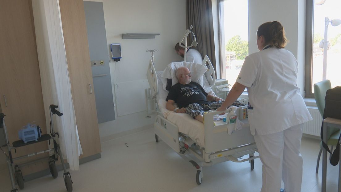 Patiënt arriveert in het nieuwe ziekenhuis
