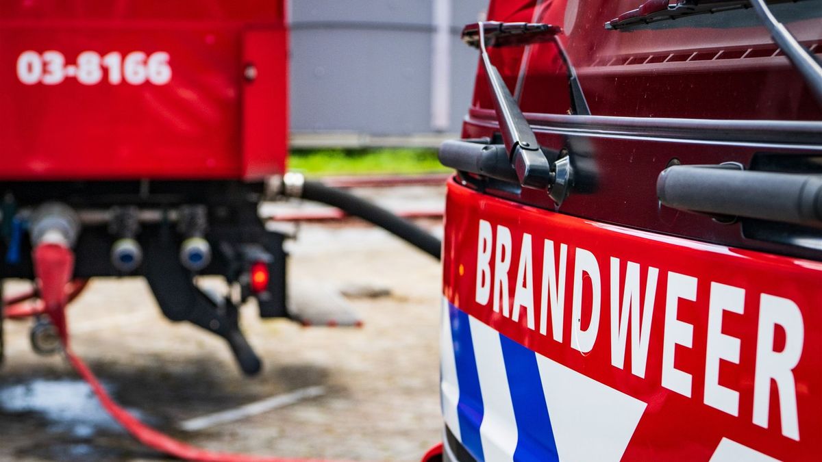 Vrachtwagen in brand in Schoondijke