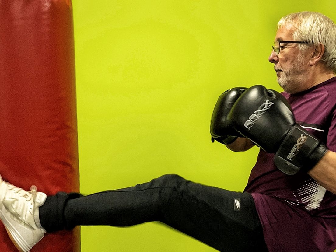 Koos van Brandwijk (68) traint benen en zijn balans.