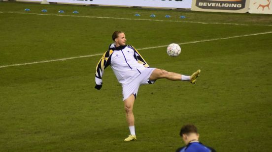 LIVE | Vitesse met bijna ongewijzigde basis tegen Jong AZ
