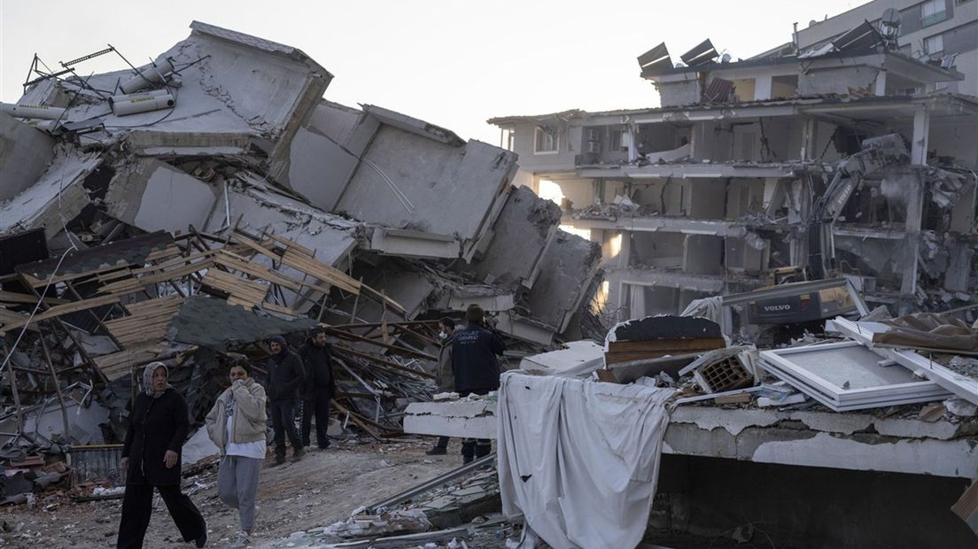 Bij de aardbevingen in Turkije is een inwoner van Enschede overleden