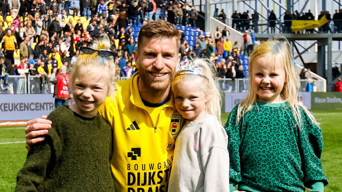 Michael de Leeuw hoopt afscheidstour nog even te verlengen: "Moet vuur in het stadion komen"