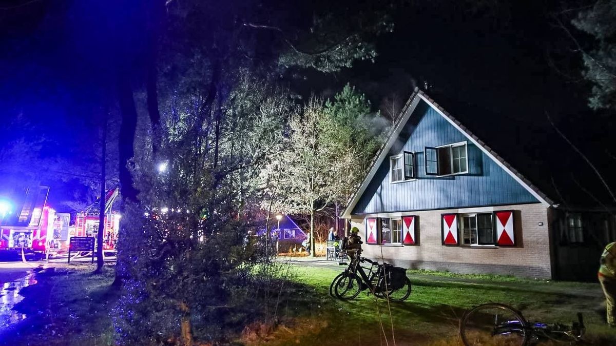 Brand op vakantiepark, bungalow vol mensen ontruimd