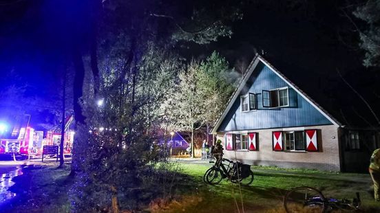 Brand op vakantiepark, bungalow vol mensen ontruimd