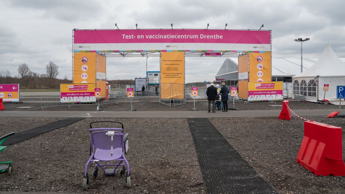 Ingang corona test- en vaccinatiecentrum Assen