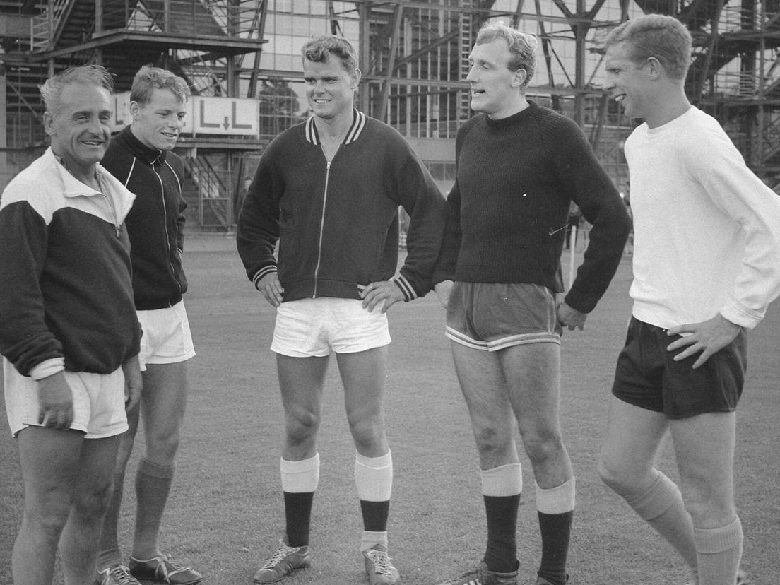 Franz Fuchs (uiterst links) in de zomer van 1961 met Gerard "Pummy" Bergholtz, Frans van Galen, Rob van Heeswijk en Hans Kraay