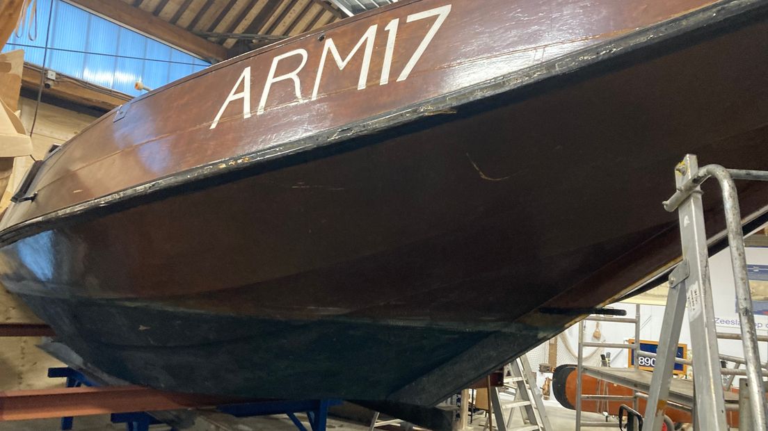 Hoogaars ARM 17 in de werkplaats van de museumhaven Zeeland.