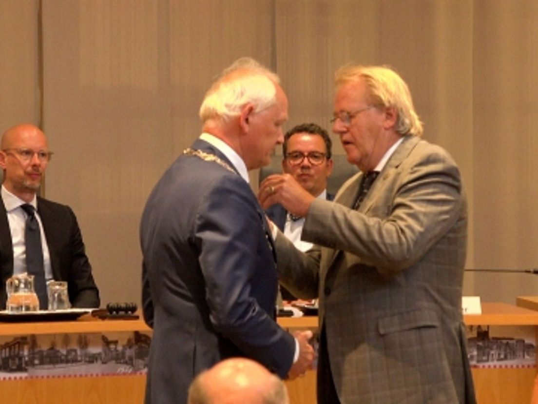 Lamers kreeg uit handen van Jaap Smit een koninklijke onderscheiding