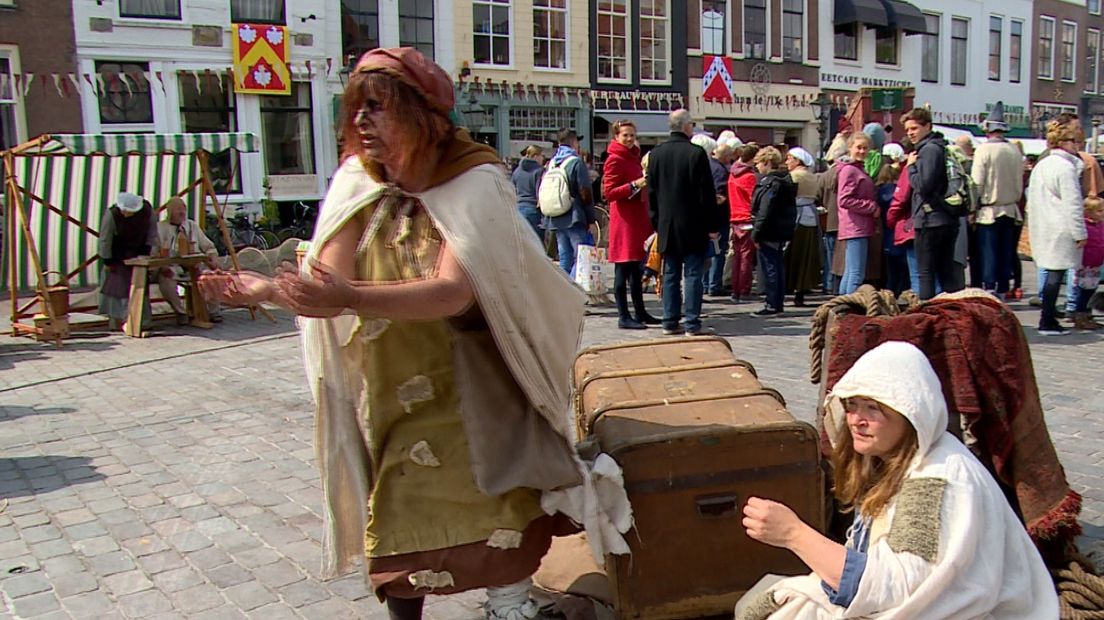 Kwakzalvers en melaatsen laten het oude Zierikzee herleven (video)