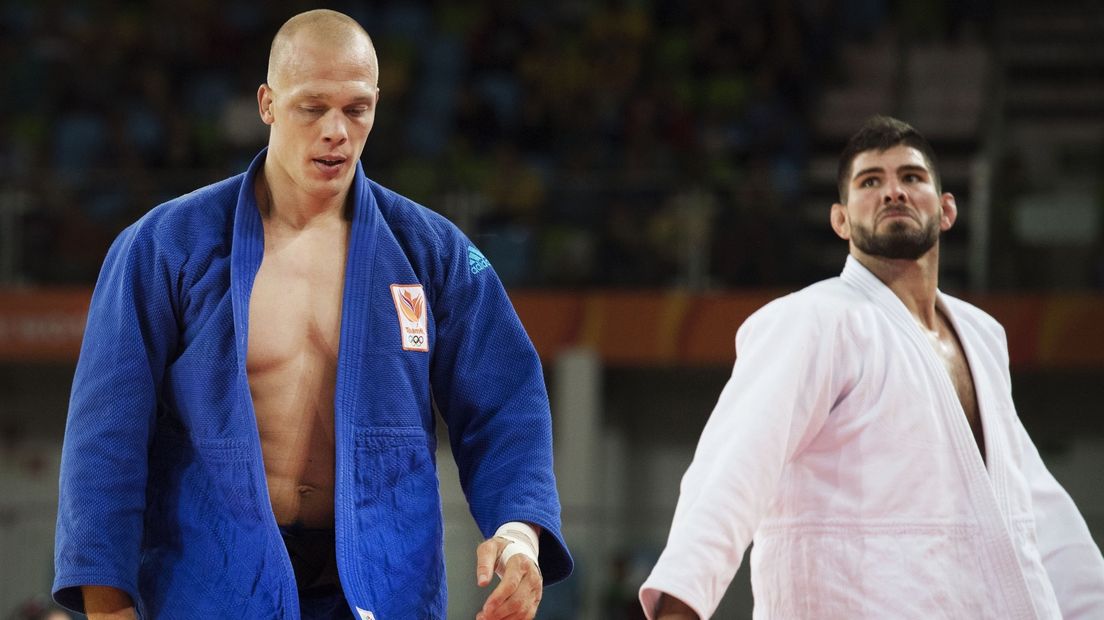 Grol nadat hij is uitgeschakeld op Olympisch judotoernooi in Rio door de Fransman Cyrille Claret