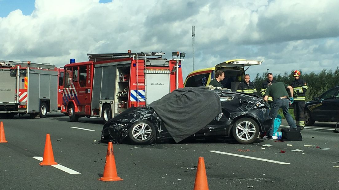 Eén van de auto's sloeg over de kop.