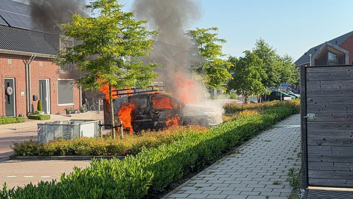 Auto volledig uitgebrand in America
