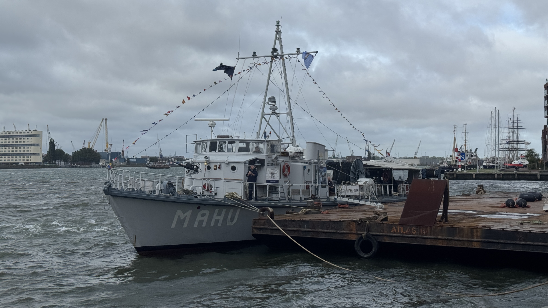 De Hr. Ms. Mahu tijdens de Wereldhavendagen