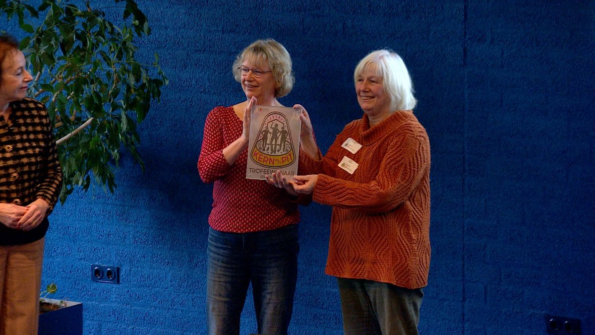 Buurttuin uit IJzendijke krijgt trofee voor beste buurtinitiatief: 'We zijn er superblij mee'