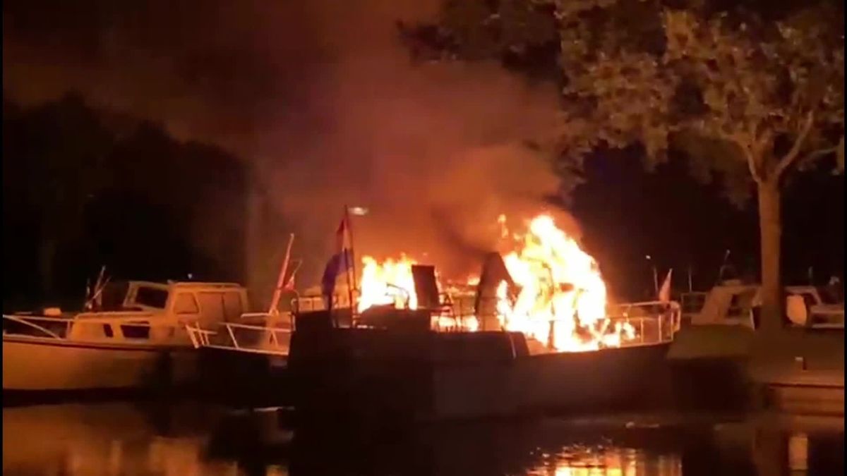 Twee ernstig gewonden na gasexplosie in jachthaven bij Gramsbergen