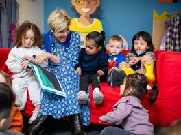 Dag van Voorschool feestelijk geopend: 'Anderhalf jaar eerder Nederlandse taal spreken'