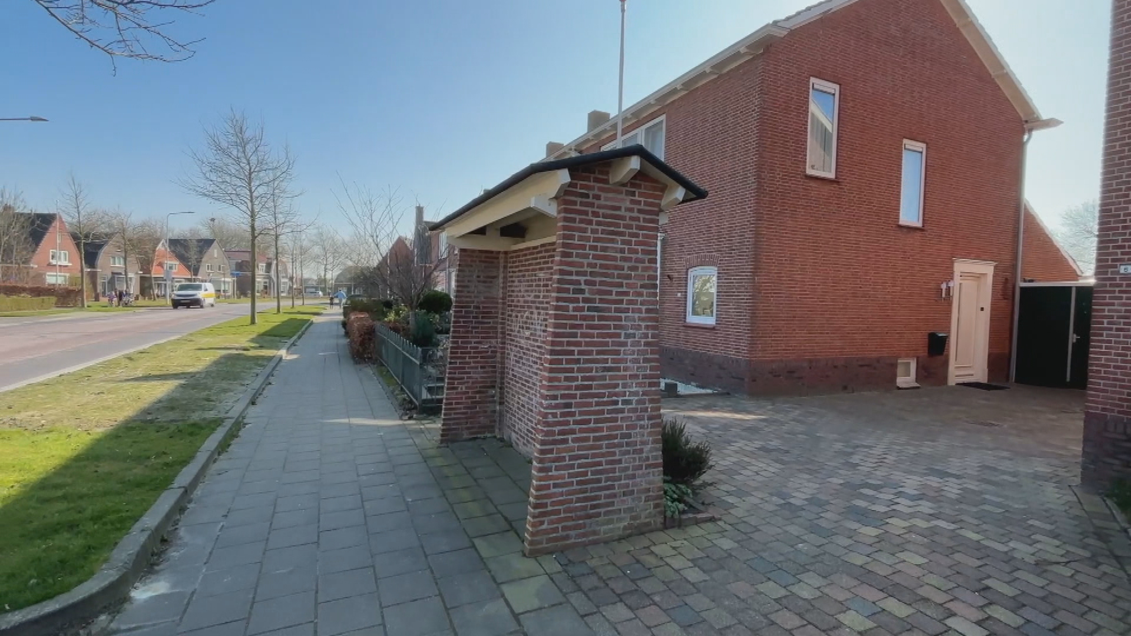 It lêste wachthúske fan Dokkum blokkearret in oprit, mar krijt no in nij plak