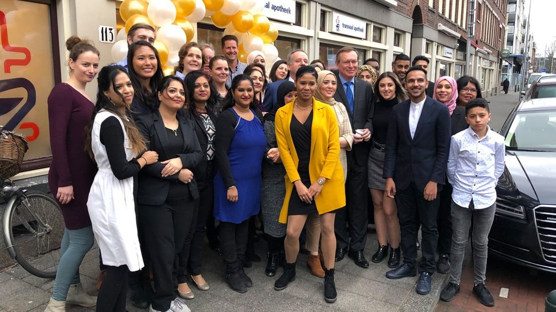 Opening laboratorium waar middel tegen taaislijmziekte wordt geproduceerd