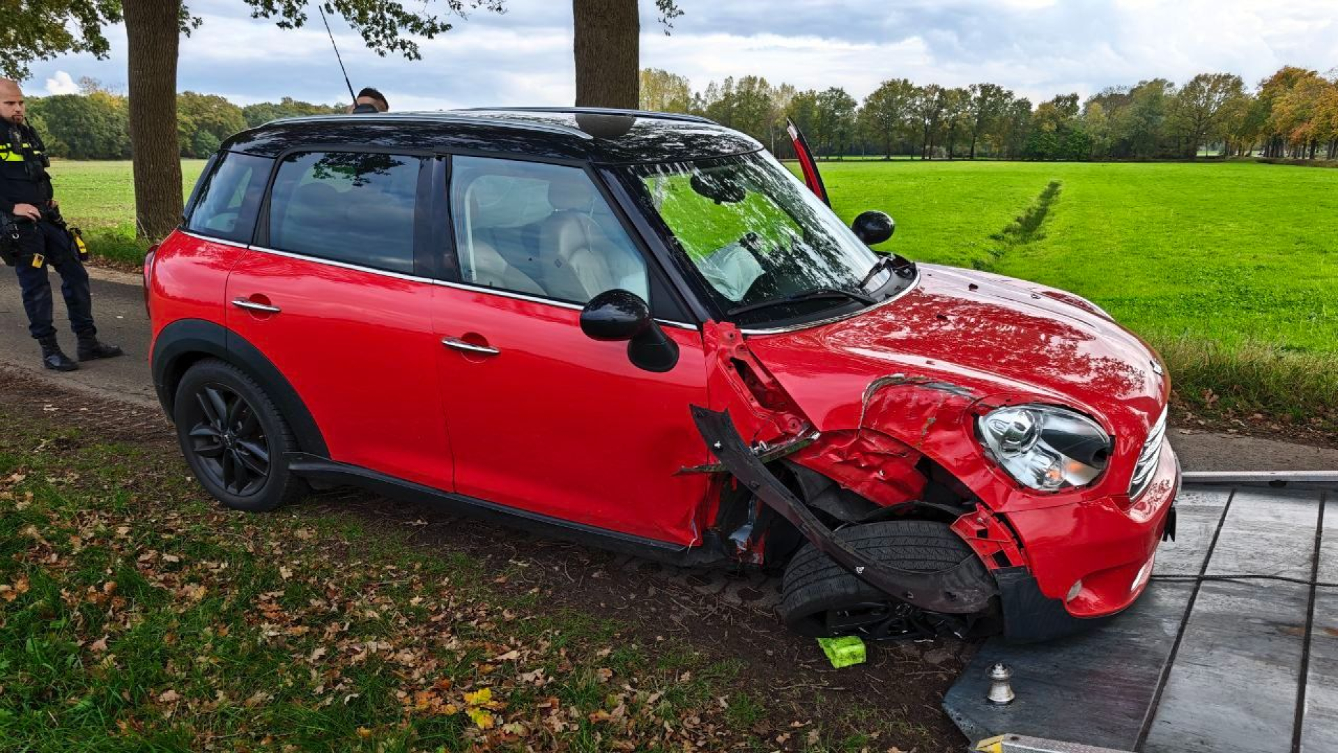 Gewonde bij botsing op boom.