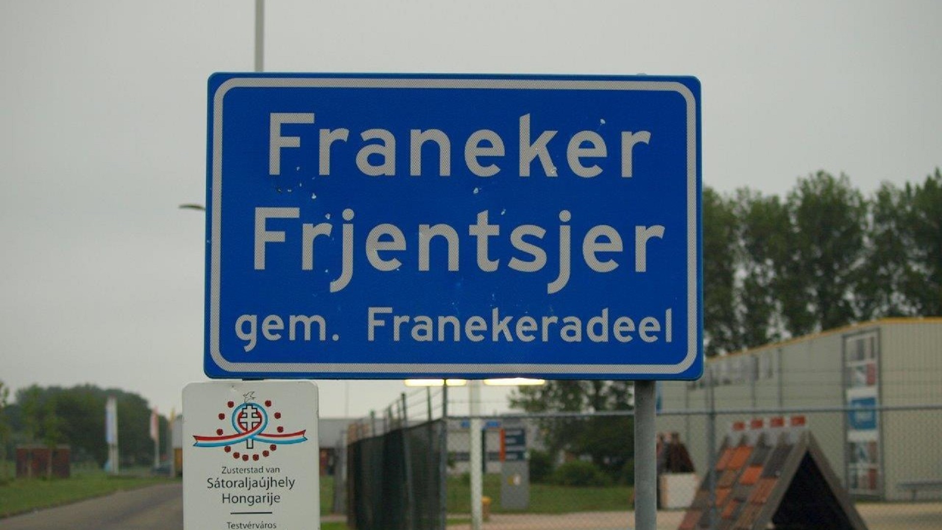 Untsteansskiednis fan Fryske plaknammen ûndersocht en yn boek sammele