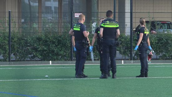Geweldsincident op voetbalveld, politie houdt verdachte aan Home