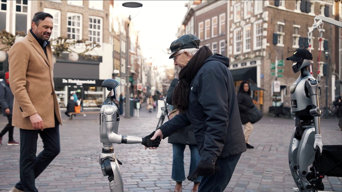 Zorgrobots lopen door Zwolle: verwondering bij mens én dier
