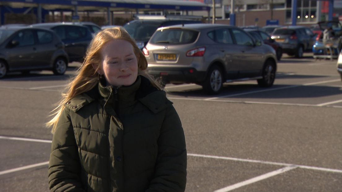 Thea van Asperen vindt haar dochter en collega's kanjers. De schoonmaaksters zetten deze weken allemaal een stapje extra om alle hygiënische maatregelen in acht te nemen en daarbij alles extra goed schoon te maken.