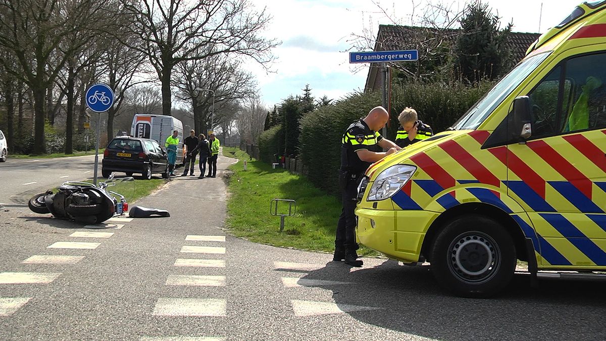 Scooterbestuurder aangereden in Kerkenveld