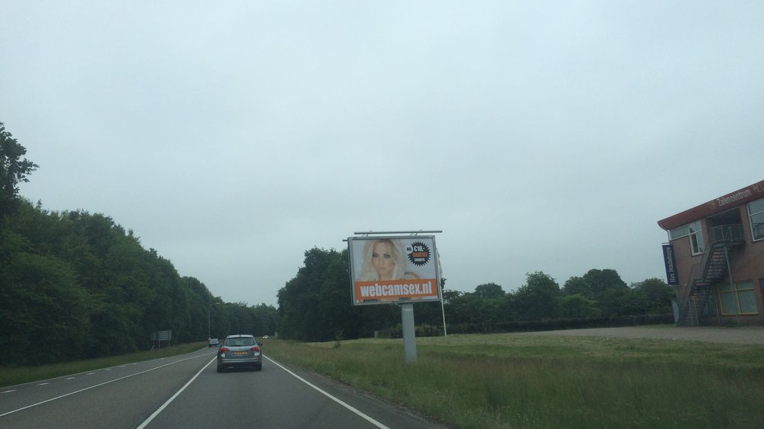 Onder andere bij Ballorig in Assen staat een reclamebord (Rechten: Margriet Benak/RTV Drenthe)