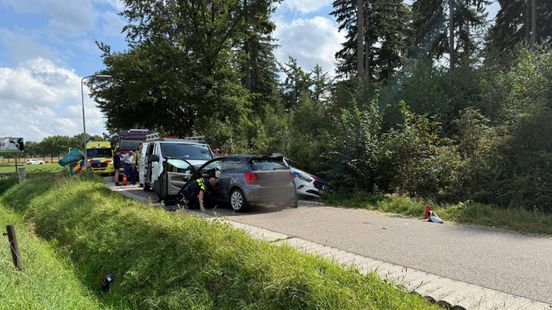 Frontale botsing in Terschuur. Frontale botsing in Terschuur.