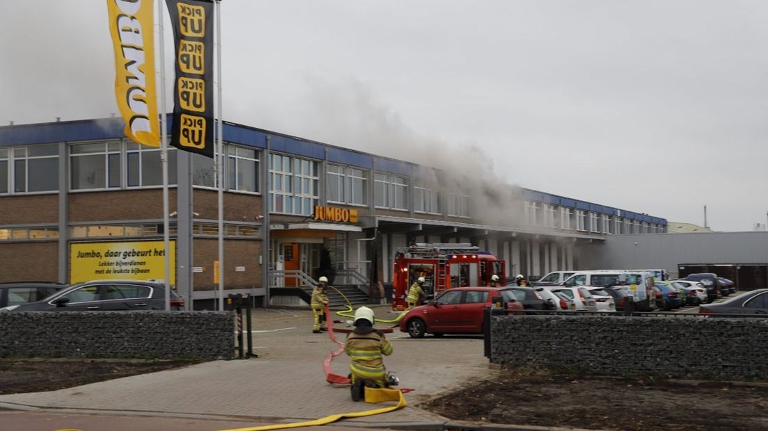 Distributiecentrum Jumbo in Raalte ontruimd na brand