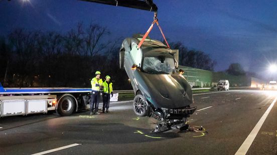 Gewonden bij ongeluk met spookrijder | Opnieuw brand in oude loods. Gewonden bij ongeluk met spookrijder | Opnieuw brand in oude loods.