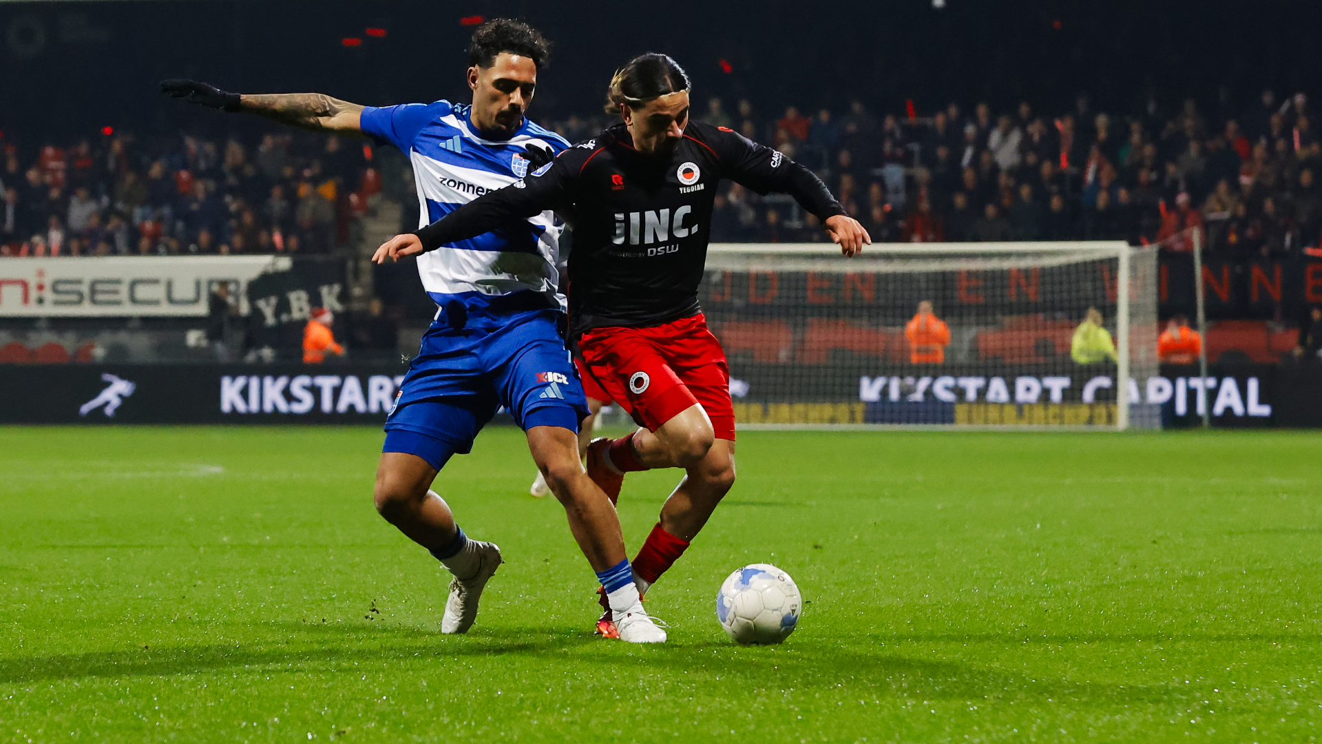 Yegoian dribbelt tegen PEC Zwolle