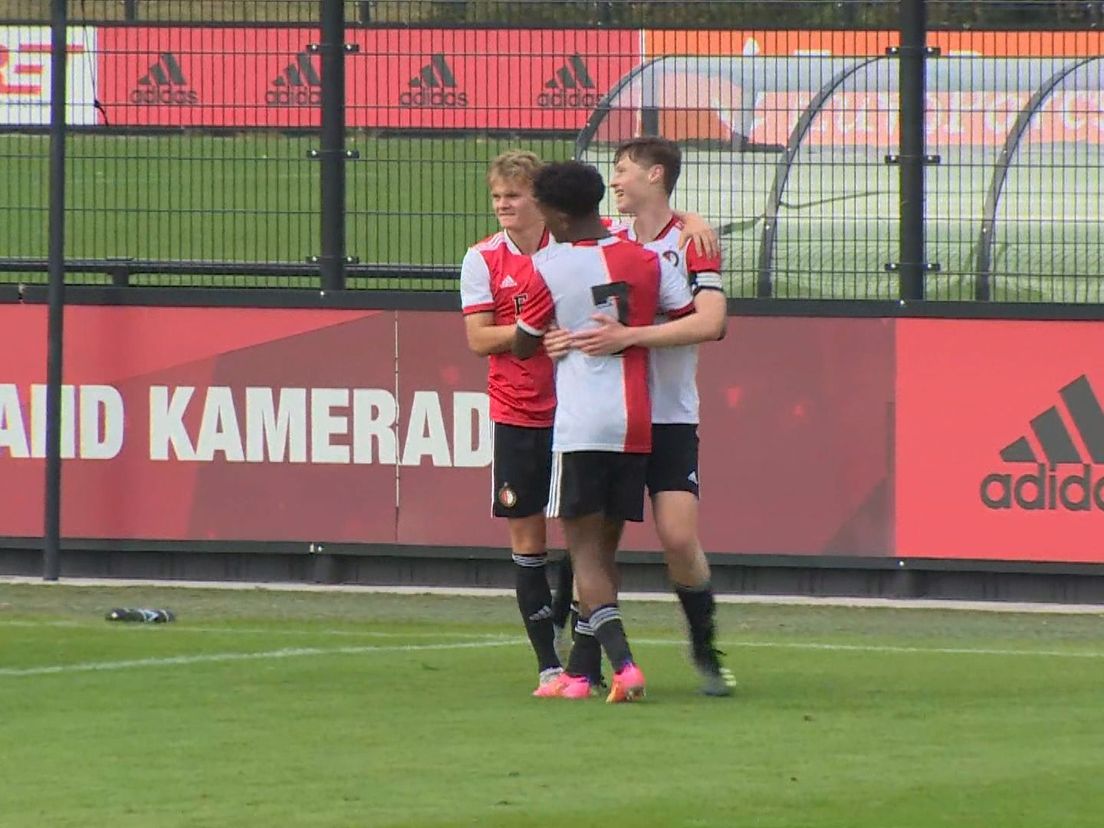 Milan Hokke viert de 2-0 van Feyenoord O18 tegen Sparta O18