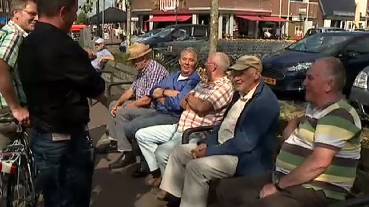 Óngerwaeg over voetbal en de Koel in Schaesberg