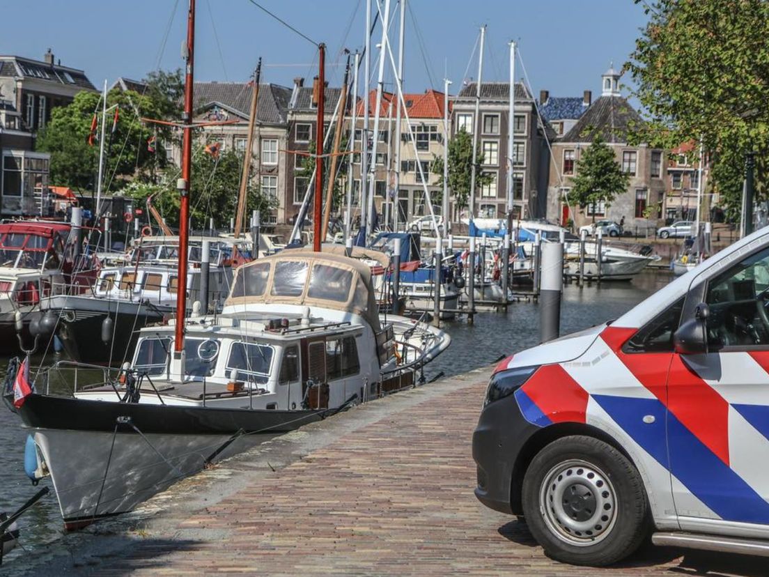 Spring niet van bruggen en in havens, luidt de waarschuwing.