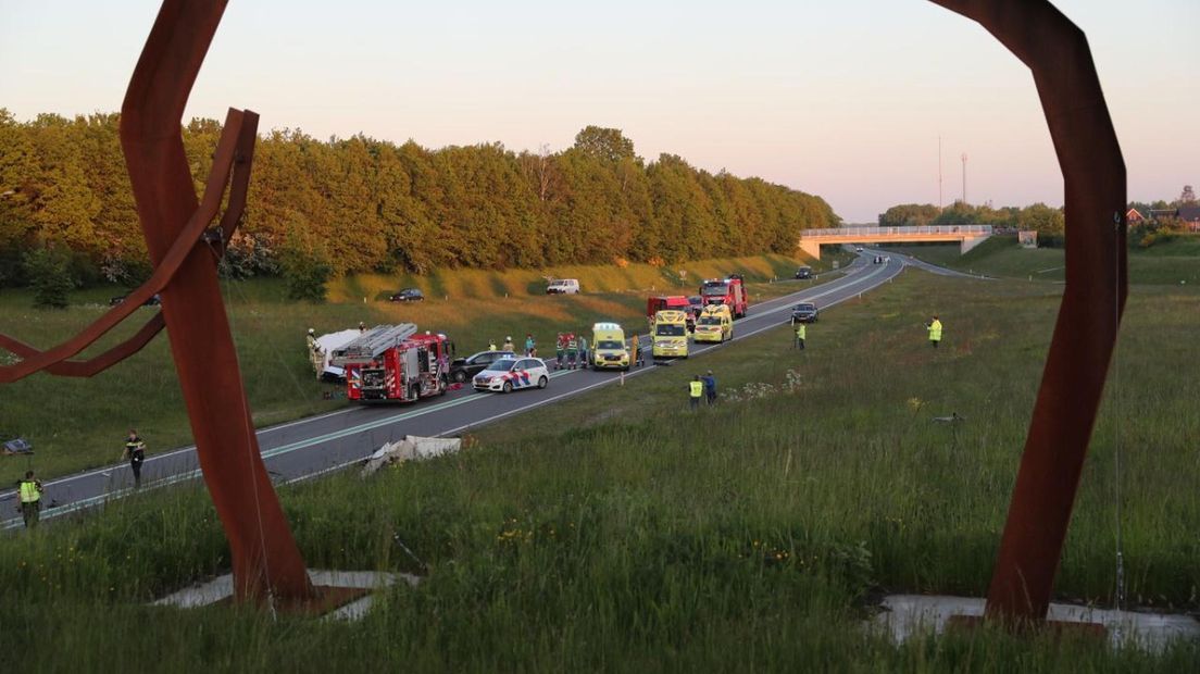 Het ongeluk bij Borger waar meerdere auto's bij betrokken waren