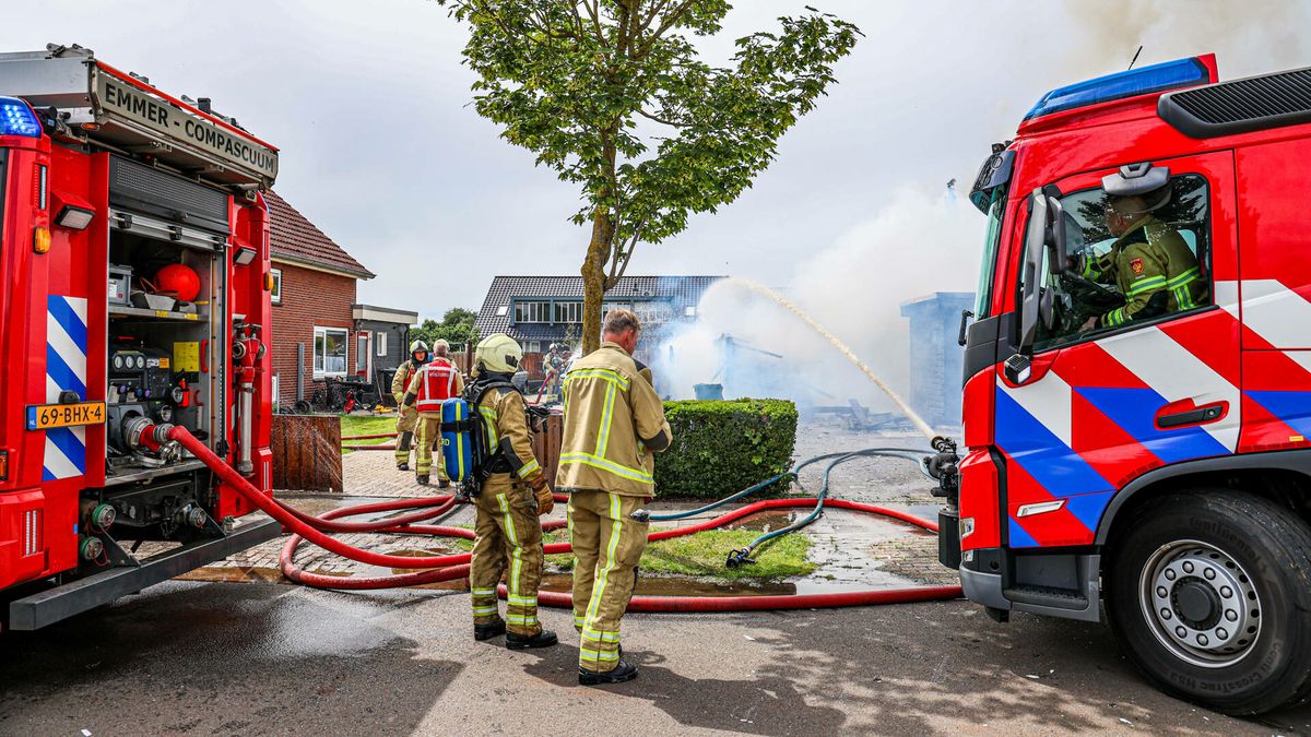 Uitslaande brand in schuur in Emmer-Compascuum