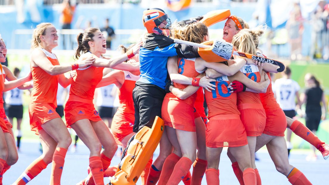 Vreugde bij Oranje na de shoot-outs tegen Duitsland op de Olympische Spelen.