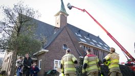 Ongeluk N834 • dakbeplating valt van kerk