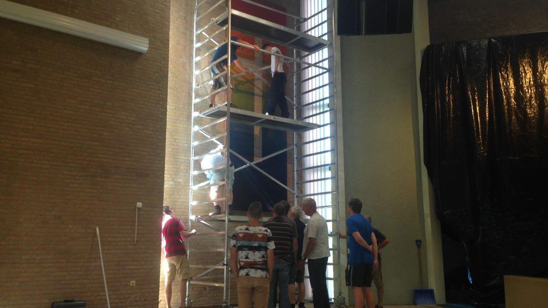 Vrijwilligers halen de kerk leeg (Rechten: Janet Oortwijn/RTV Drenthe)