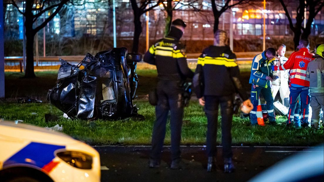 Het ongeluk gebeurde op de Groene Kruisweg in Rotterdam