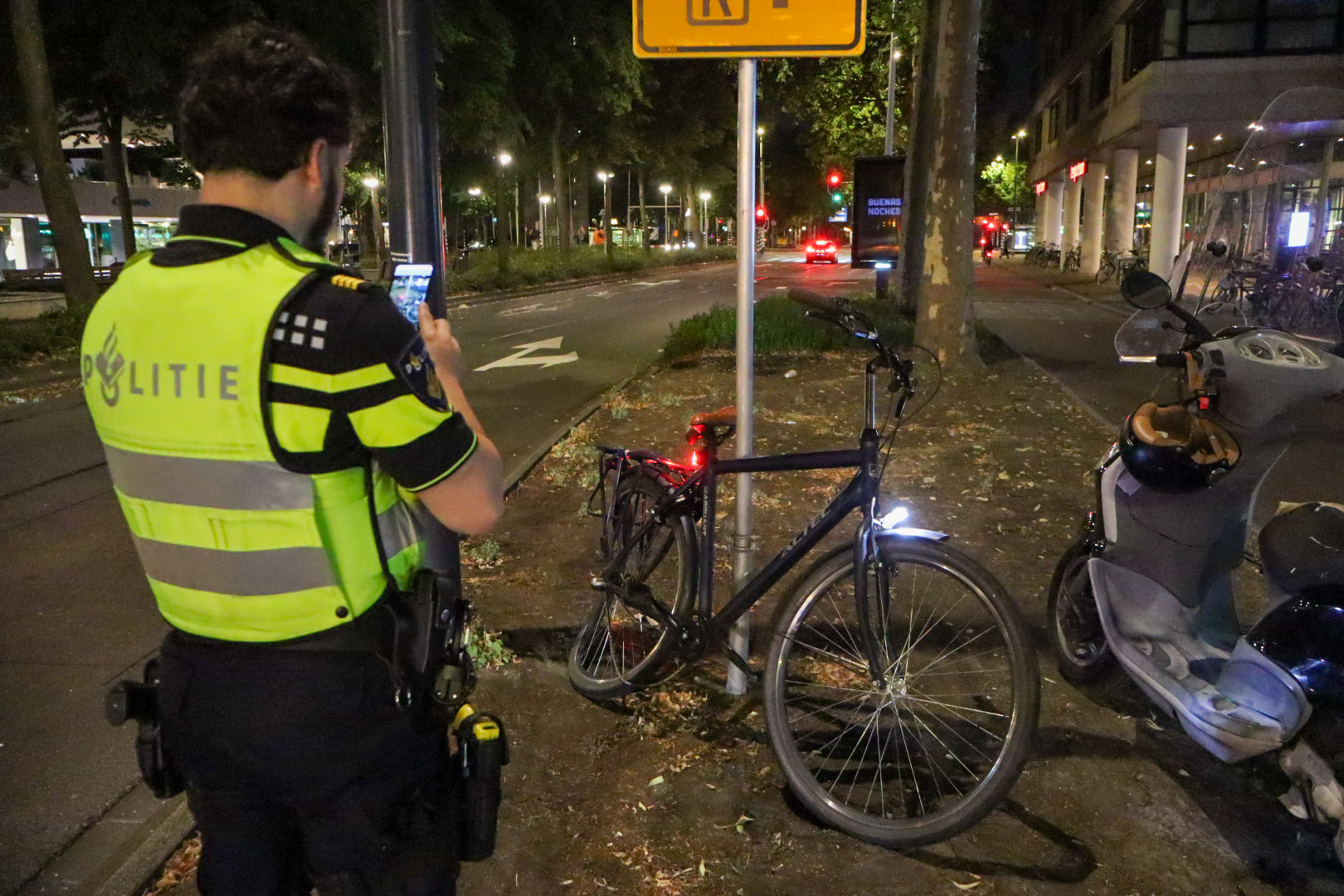 De fiets van het slachtoffer heeft een krom achterwiel.