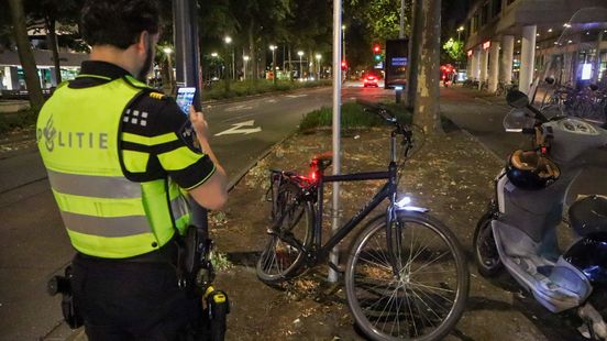 Fietser bewusteloos na aanrijding met auto