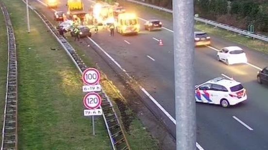 Ongeluk op A27 bij Eemnes hindert verkeer richting Utrecht.