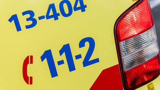 Voetganger zwaargewond na aanrijding op zebrapad in Dordrecht. Voetganger zwaargewond na aanrijding op zebrapad in Dordrecht.