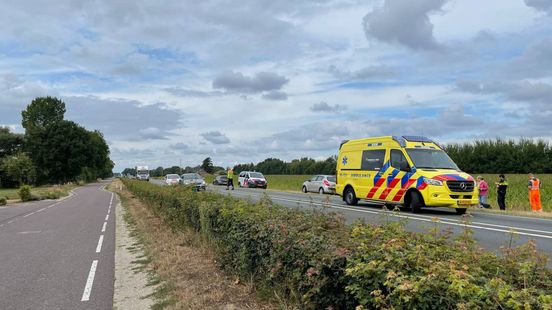 N35 bij Nijverdal deels afgesloten na aanrijding, verkeer staat vast. N35 bij Nijverdal deels afgesloten na aanrijding, verkeer staat vast.