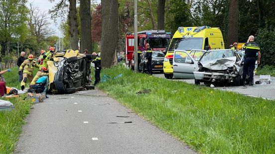 zwaargewonden bij botsing • oude vrouw aangereden. zwaargewonden bij botsing • oude vrouw aangereden.